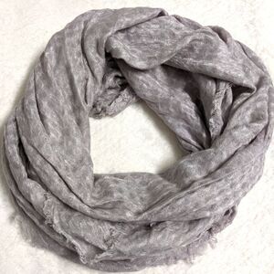 NWOT Collection Eighteen Silvery Grey Lightweight Infinity Scarf